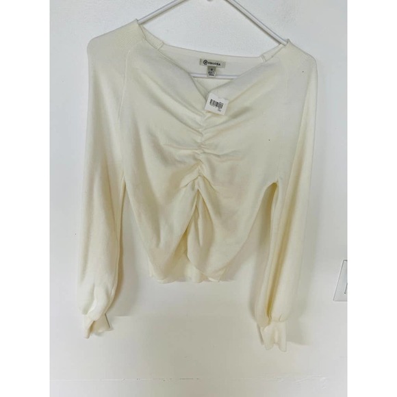 Versona Ivory Sweater - Picture 3 of 5